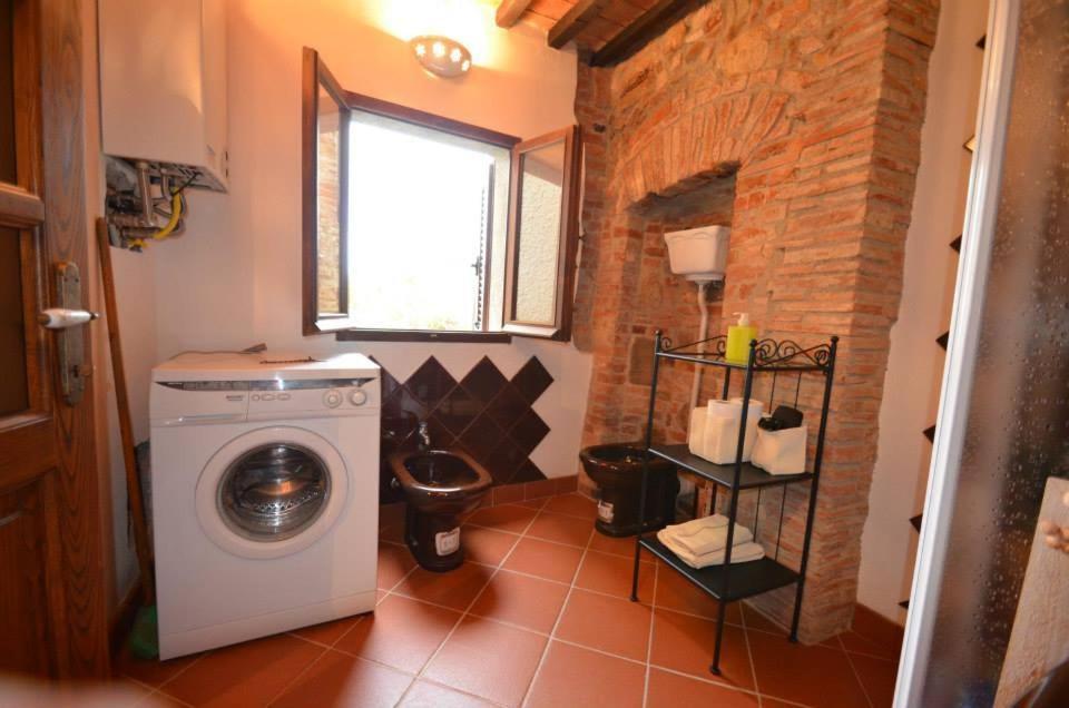 Montepescali La Divina Dimora Il Castello Degli Spiriti Magni 아파트 객실 사진
