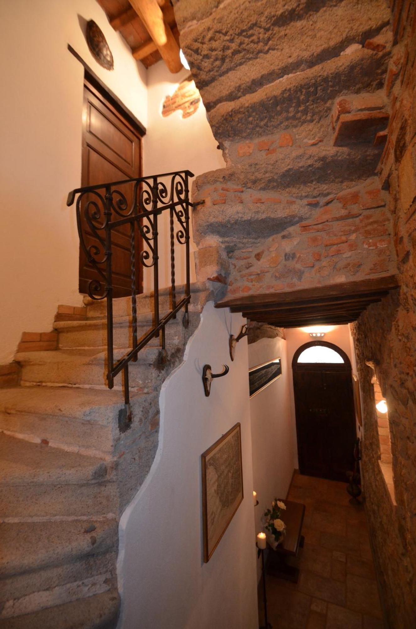 Montepescali La Divina Dimora Il Castello Degli Spiriti Magni 아파트 객실 사진