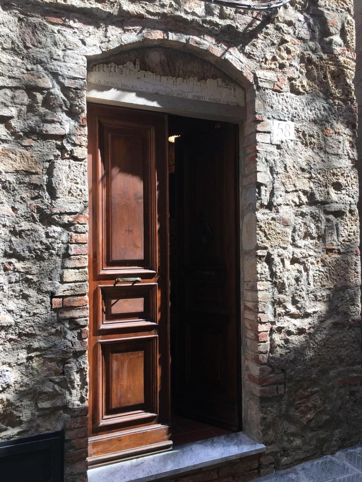 Montepescali La Divina Dimora Il Castello Degli Spiriti Magni 아파트 외부 사진